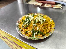 Street Food:चटपटा खाने के शौकीन हैं तो दिल्ली में लें बॉम्बे की भेलपूरी का मजा