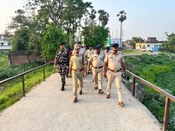 Gopalganj: The police of 22 police stations raided together, 54 criminals were arrested, the houses of 3 accused were seized.