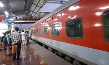 कोलकाता जाना हुआ आसान, आज से इस स्टेशन पर रुकेगी हाटे बाजार एक्सप्रेस; जानें टाइम टेबल