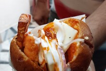Street Food : चीज बर्गर खाने का करे मन तो पहुंच जाएं साहू रोड, भूल जाएंगे दूसरे जगह का स्वाद