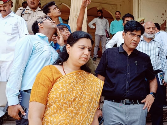 मिर्जापुर में गंगा दशहरा उत्सव का इस बार चढ़ेगा खास रंग, DM दिव्या मित्तल का अनोखा प्रयास