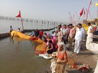 Ganga Dussehra 2023: प्रयागराज में हवन-पूजन कर मां गंगा की हुई भव्य आरती, जानें धरती पर गंगा अवतरण की कहानी