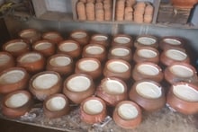 Street Food : गोपालगंज की इस दुकान में मिलता है बेहद खास दही, बिहार के साथ यूपी के लोग भी दीवाने