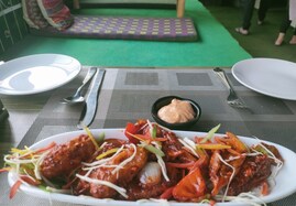 ऋषिकेश के इस कैफे में हुई थी चिली गार्लिक मोमोज की शुरुआत
