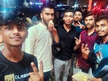 पिता विकलांग हो गए तो बेटे ने उठाया घर की जिम्मेदारी,अब किया जिले में टॉप