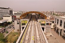 Agra Metro: आगरा मेट्रो के लिए यहां पूरा हो गया 3 KM ट्रैक का काम, जल्द पटरी पर दौड़ेगी ट्रेन!