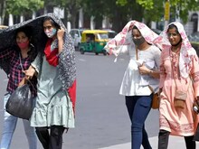 PHOTOS: दिल्ली का मौसम हुआ सुहाना, ठंडी हवा चलने से गर्मी से राहत, छाए बादल