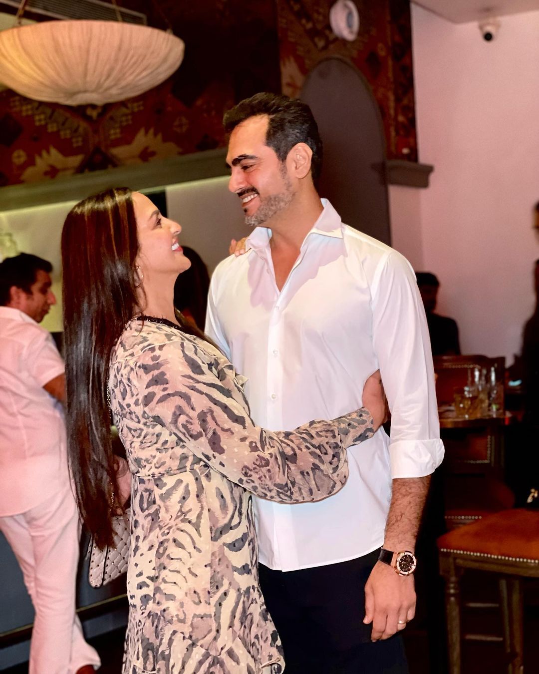 Esha Deol Love Story, Esha Deol life, Esha Deol affairs, Esha Deol marriage, Esha Deol movies, Hema Malini daughter, Hema Malini family, Dharmendra daughter, Esha Deol debut movie, Esha Deol age, Esha Deol mother, Esha Deol affair with costar, Esha Deol daughter, Dharmendra age, Esha Deol Brother, Esha Deol sister, Esha Deol family, Esha Deol latest News, Bollywood News, entertainment News