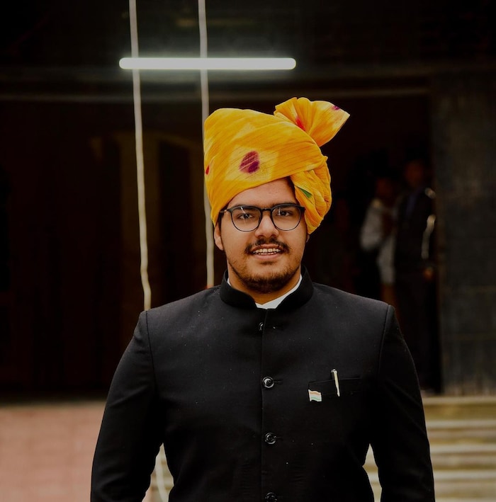 Success Story: मिलिए होनहार आईएएस अफसर से, जिनकी क्वालिफिकेशन गिनते ...