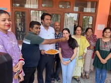 HP 12th Results: माता-पिता टीचर, बहन CBSE टॉपर, Arts में तरनिजा ने किया टॉप