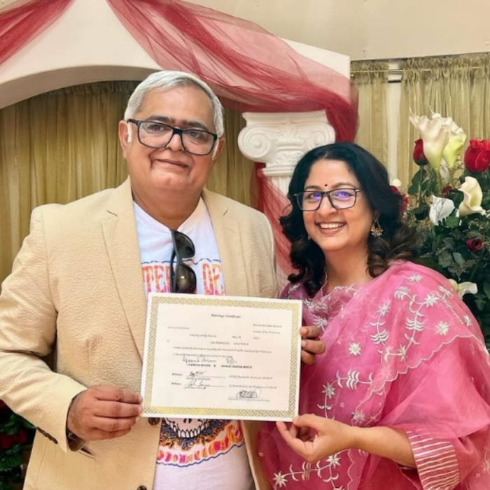 सिर्फ आशीष विद्यार्थी ही नहीं, 'बुढ़ापे' में इन 5 सितारों ने भी रचाई शादी, कोई 70 की उम्र में बना दूल्हा, तो कोई 60 में बनीं दुल्हन 7 Hansal Mehta wedding