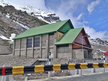 हिमाचल में मॉनसून जैसी बारिश, शिमला-मंडी में गिरे ओले, मकान-गाड़ियों को नुकसान
