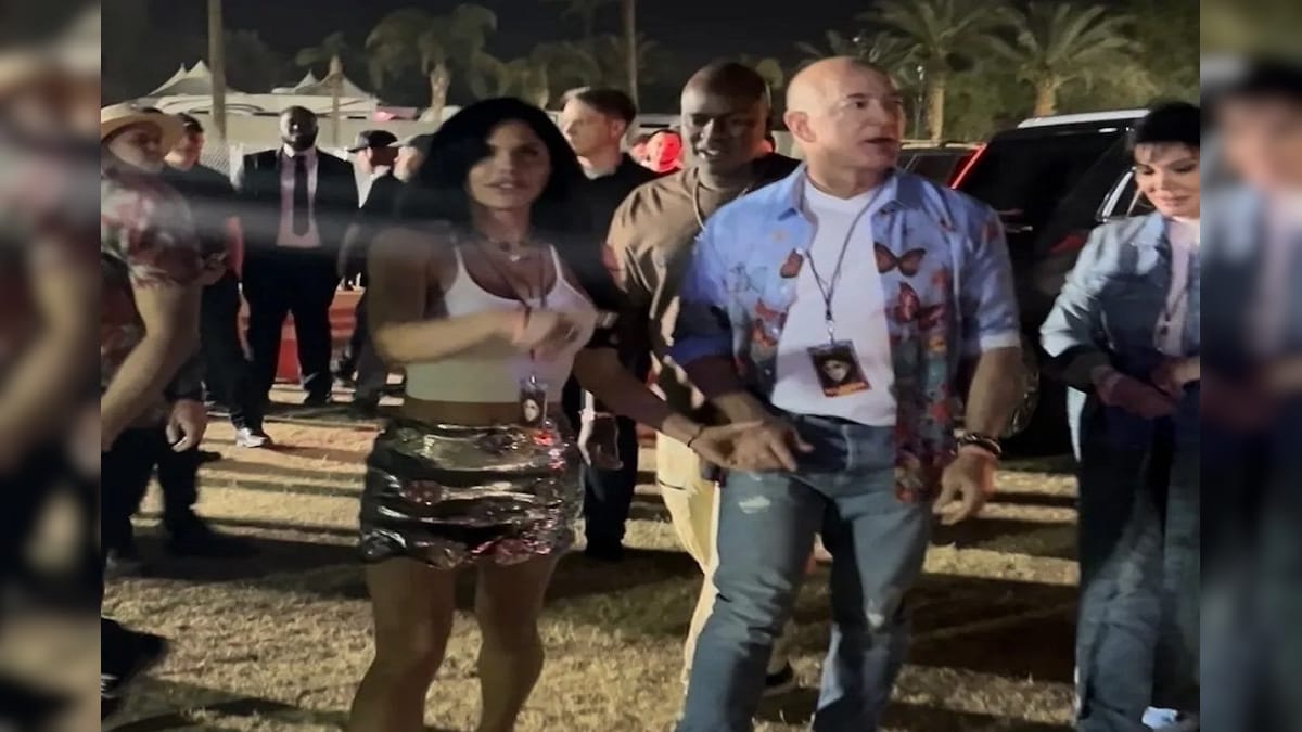 Jeff Bezos Shirt : रोजाना करोड़ों कमाने वाले जेफ बेजोस ने पहनी महज 15 डॉलर की शर्ट, लोग बोले- अब आई मंदी