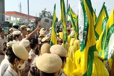 जंतर मंतर पर दंगलः टिकरी बॉर्डर पर महिला किसान पुलिस से भिड़ी-नाका तोड़ा