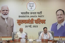 BJP मुख्यालय पहुंचे PM मोदी, मुख्यमंत्रियों के साथ चुनावी रणनीति पर मंथन जारी