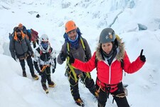 हरियाणा की पर्वतारोही अश्मिता ने माउंट एवरेस्ट पर फहराया तिरंगा