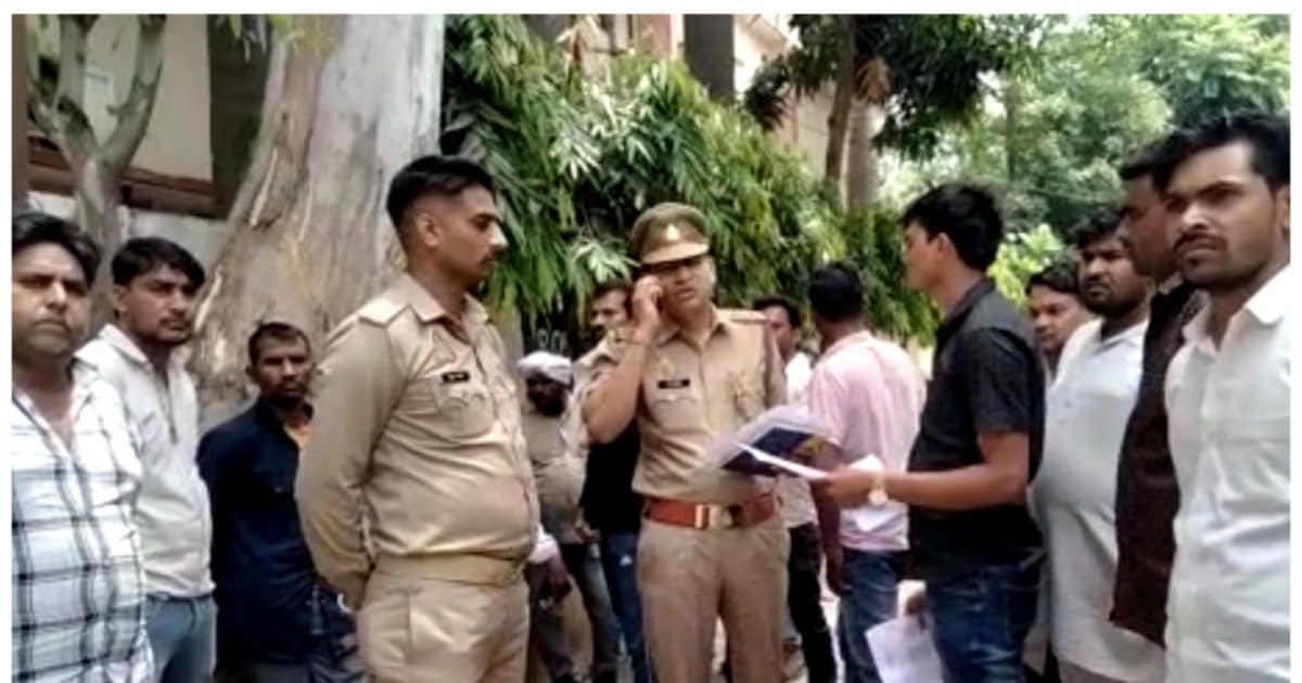 UP News: 14 दिन से लापता है परिवार, पुलिस के हाथ खाली, परेशान परिजनों ने दी ये चेतावनी