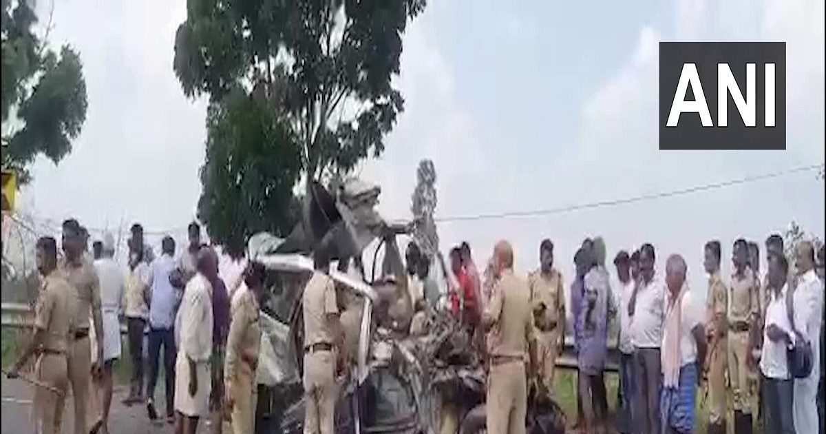 Fierce bus and Innova collision in Mysuru, 10 people of the same family died on the spot
