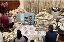 नोट गिनते-गिनते थक गए थे इनकम टैक्स के अधिकारी, मशीनें हो गईं थी खराब, मिला था 23 किलो सोना, अब लगी मोटी पेनल्टी