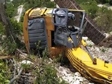 हिमाचल में हादसेः शिमला में JCB मशीन और कार खाई में गिरी, 5 की मौत, 6 घायल