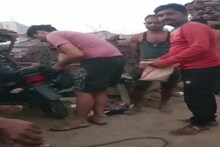 OMG : जलती चिता से लाश का नरमुंड चुरा ले गया युवक, बाइक पर रखकर घूम रहा था