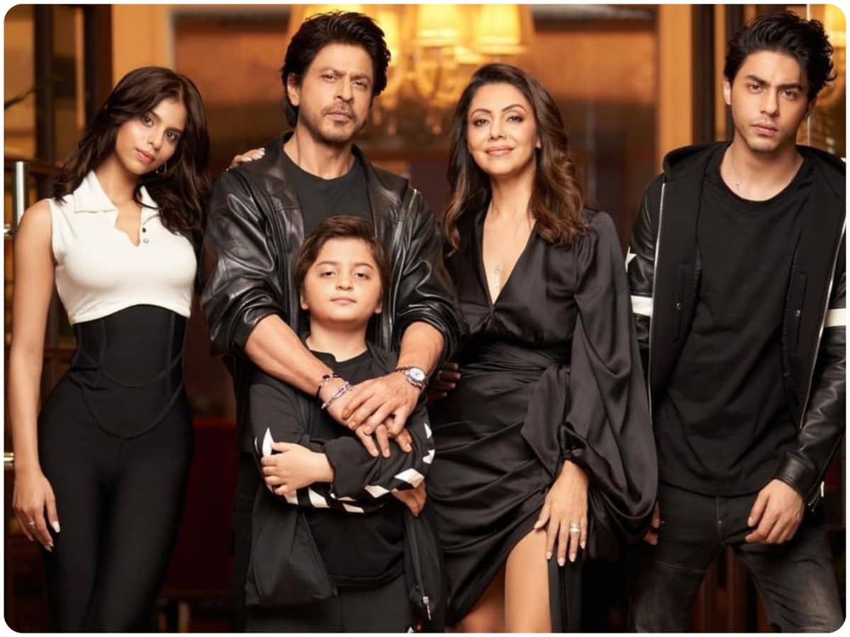 Shah Rukh Khan, Aryan Khan, Gauri Khan, Bollywood Actor, IPS Abhinav Kumar, Drugs Trafficking case, NCB, Cruise Raid, Sameer Wankhede, Drug Laws, Law Enforcement Agencies, Police officer Apology, Apology Published in Newspaper, Bollywood Drugs Connection, Bollywood News, Crime News, CBI Raids, Mannat, Aryan Khan Arrested, Aryan Khan Charged, Clean chit to Aryan Khan, Mumbai Police