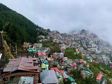हिमाचल में मौसमः शिमला में टूटा बारिश का 17 साल का रिकॉर्ड, घर पर गिरी चट्टान