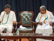 कर्नाटक के नए सीएम पर अब भी फंसा है पेंच, रणदीप सुरजेवाला बोले- जल्द होगा ऐलान