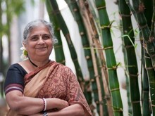सुधा मूर्ति ने अपने ब्रिटेन के पते में जो लिखा, उसे देख अधिकारी हुए हैरान