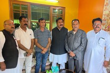 हिमाचलः घायल पत्रकार के घर पहुंचे डिप्टी CM मुकेश अग्निहोत्री, कवरेज के दौरान हुआ था हमला