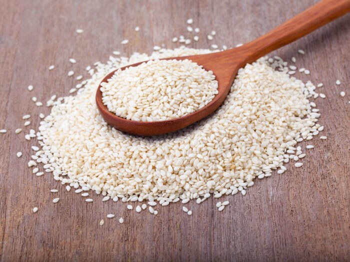 सेहत के लिए बेहद फायदेमंद हैं ये सफेद छोटे बीज, कोलेस्ट्रॉल करते हैं