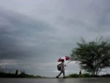 वाराणसी में तेज आंधी-बारिश को लेकर अलर्ट, गिरेंगे ओले, जानें- मौसम अपडेट