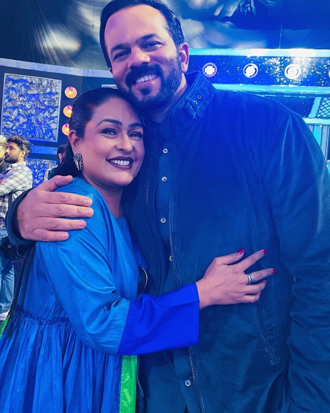 rohit shetty favorite actors murli sharma ashwini kalsekar, murli sharma and ashwini kalsekar, murli sharma and ashwini kalsekar movies, murli sharma and ashwini kalsekar love story, murli sharma and ashwini kalsekarreal kife couple, murli sharma and ashwini kalsekar marriage date, how murli sharma and ashwini kalsekar met, prakash jha, murli sharma and ashwini kalsekar in apharan, murli sharma and ashwini kalsekar in golmaal, bollywood couple, famous character artists in bollywood, murli sharma career, ashwini kalsekar career