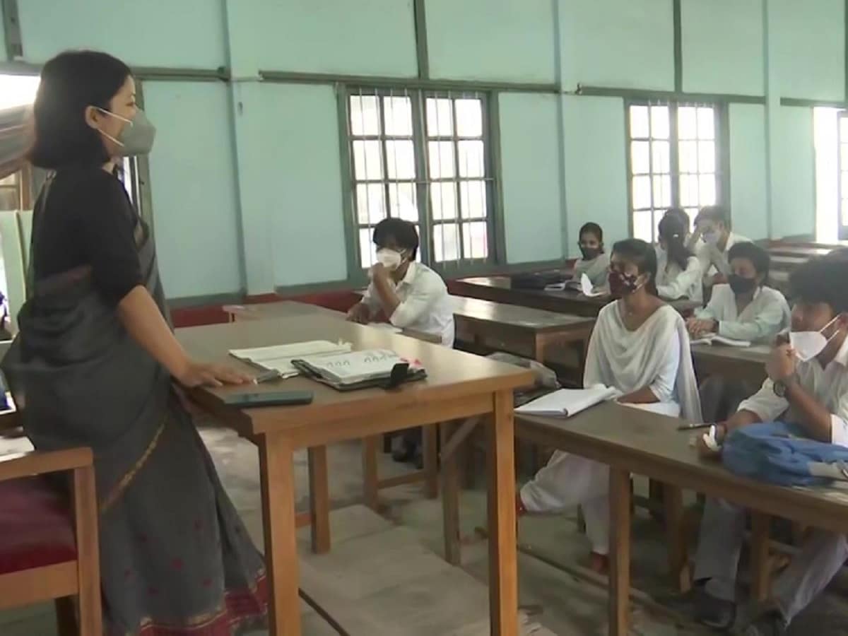 Formal clothes, sober colours': Assam govt issues dress code for school  teachers - Hindustan Times