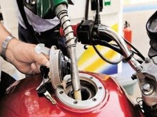 Petrol Diesel Prices : 80 डॉलर की तरफ भागा क्रूड, फिर भी सस्‍ता हो गया तेल