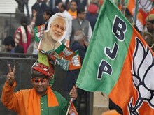 PM मोदी की 'बड़ी उपलब्धियों' पर BJP का फोकस, कांग्रेस का 'मुफ्त' मॉडल चैलेंज