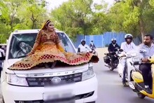 Reel बनाने के लिए चलती कार की बोनट पर बैठी दुल्हन, वीडियो वायरल हुआ तो पुलिस ने काटा 16 ,500 का चालान