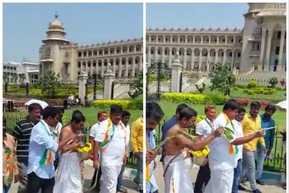 VIDEO: कर्नाटक विधानसभा में कांग्रेस कार्यकर्ताओं ने छिड़का गोमूत्र, पूजा भी की, कहा- शुद्धिकरण कर रहे हैं - Congress workers sprinkle cow urine perform pooja at karnataka ...