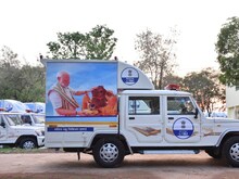 Cow Ambulance: 2 करोड़ गायों के इलाज के लिए एंबुलेंस सेवा शुरू, बस 1962 पर करना