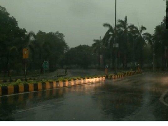 Delhi Weather Update- दिल्ली में बदला मौसम का मिजाज, सबेरे ही आंधी-बारिश से मौसम हुआ सुहाना