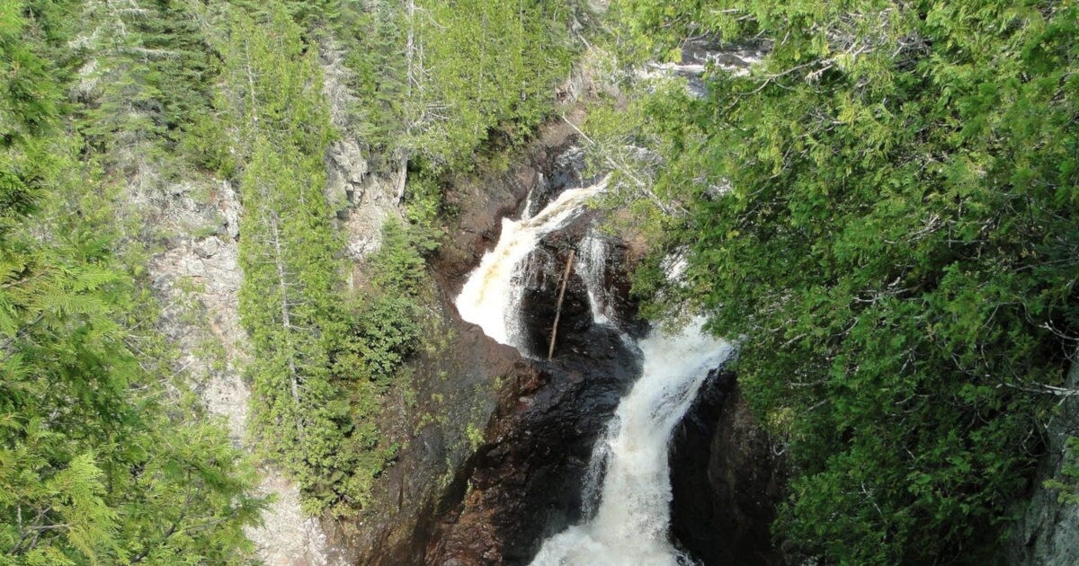 एक छोटी गुफा में समा जाती है पूरी नदी, साइंस के लिए अभी भी मिस्ट्री है