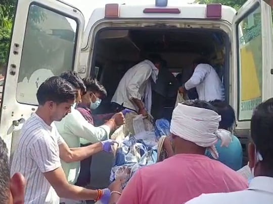 नहीं देखी होगी ऐसी दोस्ती! दोस्त की मौत का गम बर्दाश्त नहीं कर पाया युवक, जलती चिता पर कूदकर दे दी जान