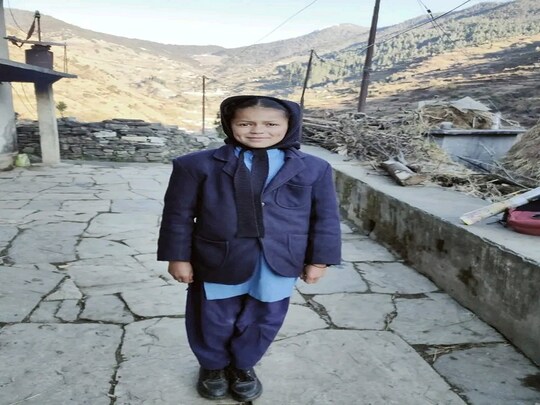 प्रभा बिष्ट मांग ! गांव के  स्कूल में विज्ञान वर्ग को दी जाए मान्यता 