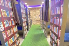 प्रेमी जोड़ों के लिए 99 रुपए में किसिंग केबिन, सोशल मीडिया पर वीडियो वायरल