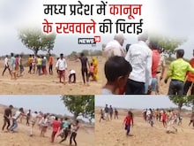 PHOTOS: ग्रामीणों ने पुलिसवालों को घेरकर लाठी-डंडों से पीटा