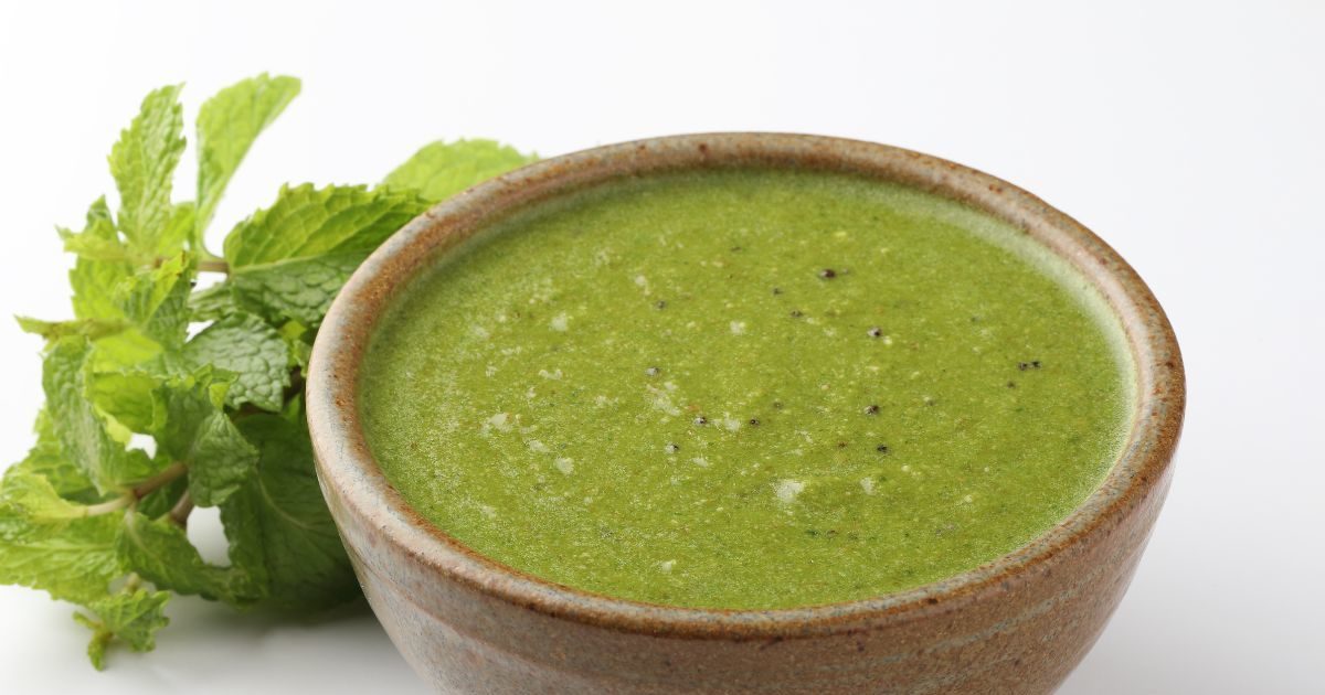 Pudina Chutney Recipe गर्मी में खाने के साथ परोसें पुदीना चटनी, शरीर