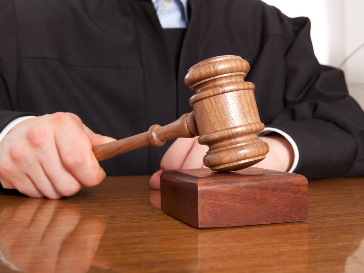 why judge lawyer wear black
