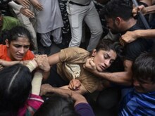 पहलवानों को हिरासत में लिया, जंतर-मंतर से दिल्ली पुलिस ने उखाड़े तंबू