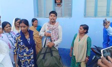 OMG! दो पत्नियों की लड़ाई में फंसा पति, नालंदा में बीच सड़क पर चली चप्पल, हुई जमकर हाथापाई, वीडियो वायरल