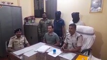 Gumla News : देहाती ढाबा पर हो रही थी अपराध की साजिश, हथियार के साथ संचालक समेत 2 गिरफ्तार, एक फरार